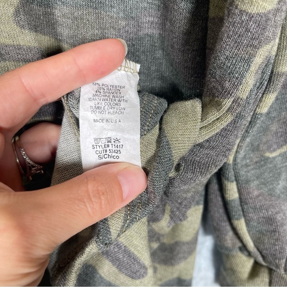 First Love Women’s Small Green Camo VNeck Slouchy Oversized Long Sleeve TShirt - Picture 7 of 7